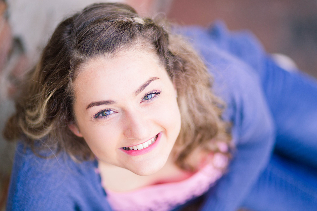 Senior photo of girl on steps in downtown Des Moines 